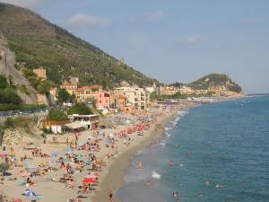 Xtrallusion photo library of independent, self-guided walking and sightseeing holidays in Italy. Pictures, images, photos and photographs taken along the way of this 1-day walking itinerary, to give you a visual impression of the day's walk.